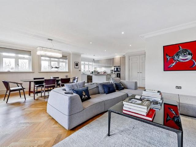 Apartment for rent in Cranbourne, Winkfield