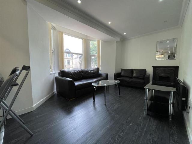 Apartment for rent in Plasnewydd, Falcon Lodge