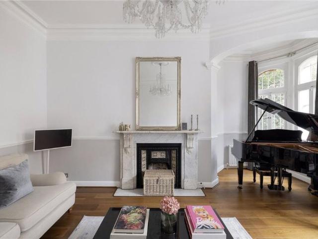 Apartment for rent in West Kensington, Greater London