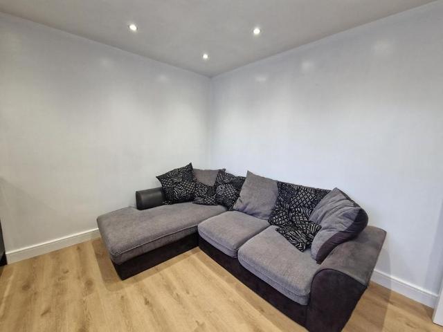 Apartment for rent in Simipsons Lane Allotments, Wakefield