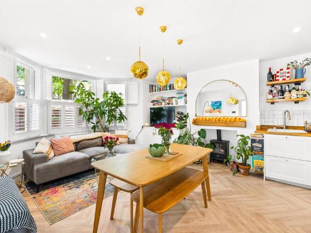 Flat for rent in Aldrington