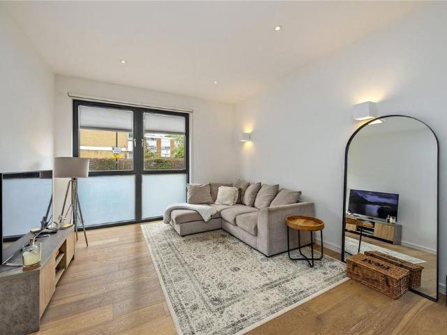 Apartment for rent in North Sheen, Greater London