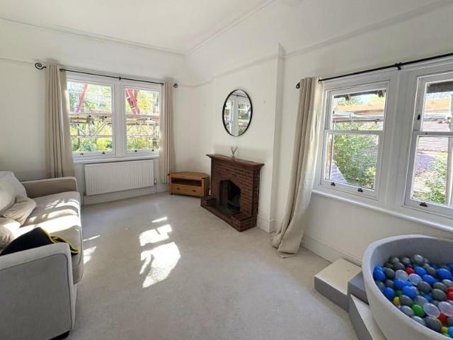 Apartment for rent in Weybridge, Elmbridge