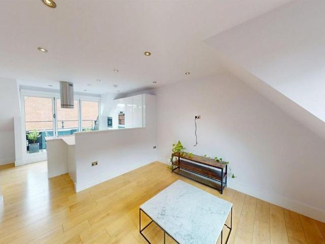 Apartment for rent in Ivy Chimneys, Epping