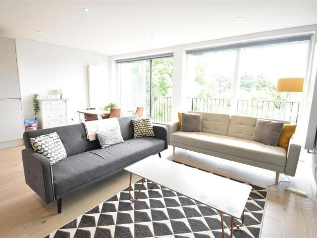 Apartment for rent in Lower Green Esher, Blackhills