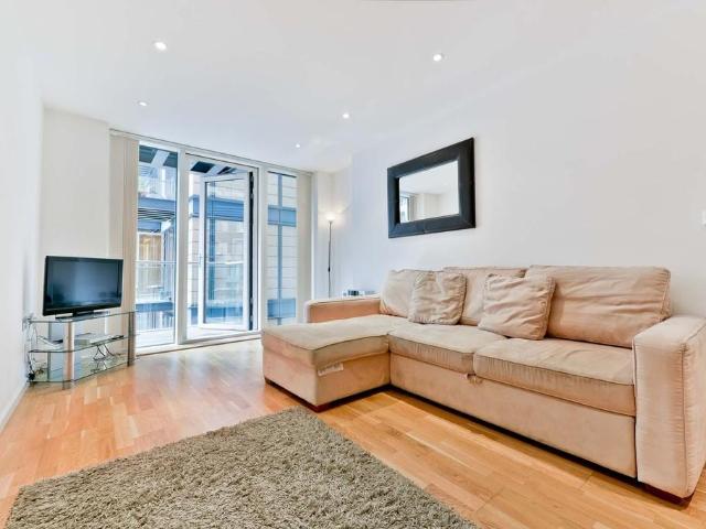 Flat for rent in Isle Of Dogs, Greater London