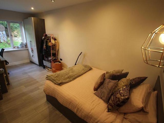 Apartment for rent in Hyde Park, West Yorkshire