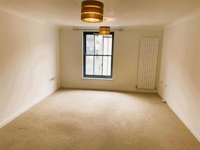 Apartment for rent in Townstal, South Hams