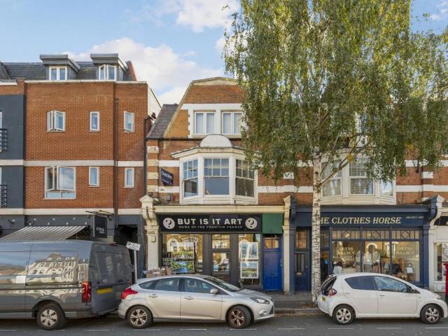 Flat for rent in London Borough of Richmond upon Thames, Greater London