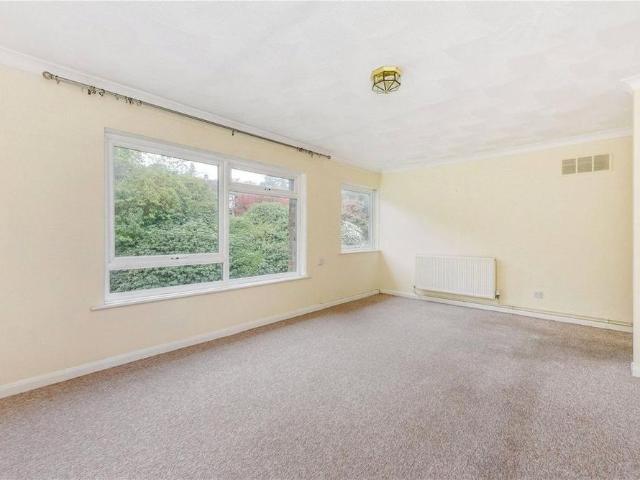 Apartment for rent in Littlecote, West Sussex