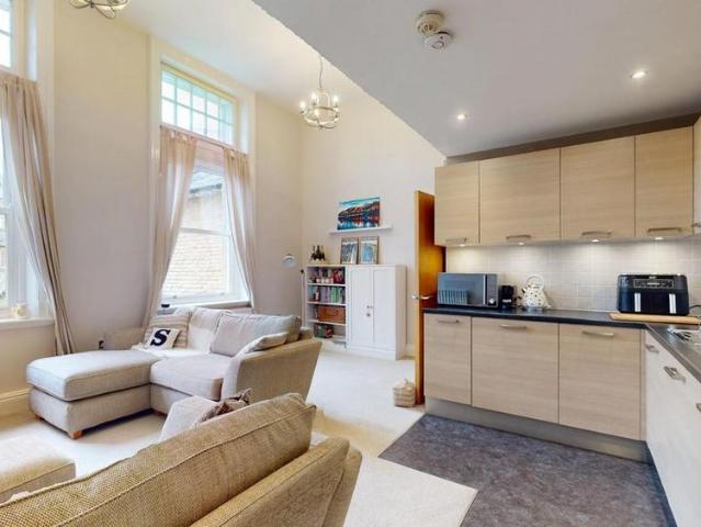 Apartment for rent in Tranmere Park, West Yorkshire
