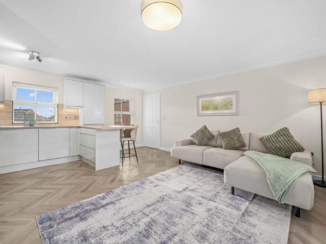 Apartment for rent in Dickens Heath, Solihull