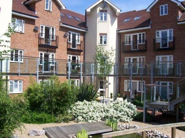 Flat for rent in Red Hill, Surrey