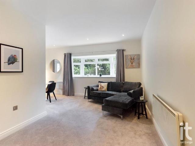 Apartment for rent in Disley