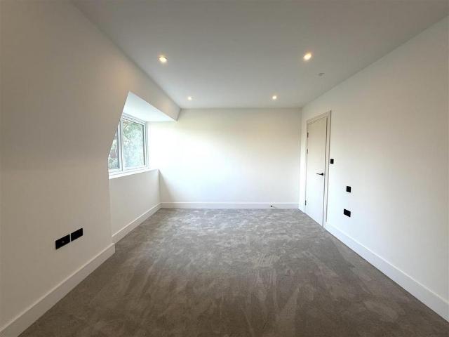 Apartment for rent in Blackhills, Surrey