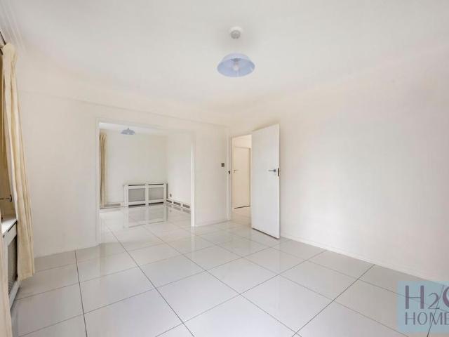 Apartment for rent in Round Hill, Brighton