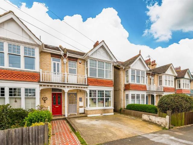Flat for rent in Fishersgate, West Sussex