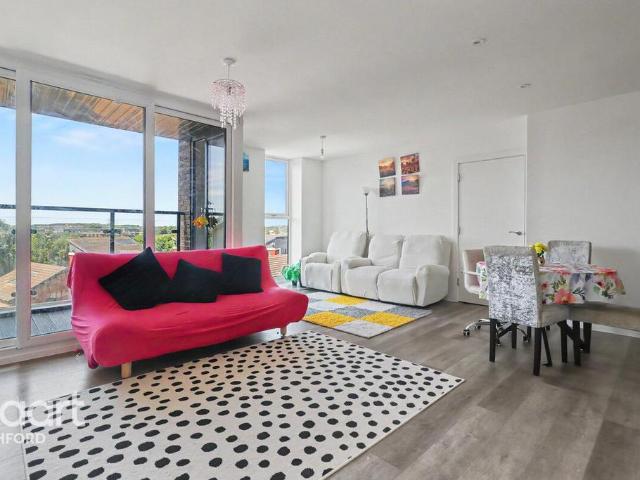 Flat for rent in South Ashford, Bridgefield