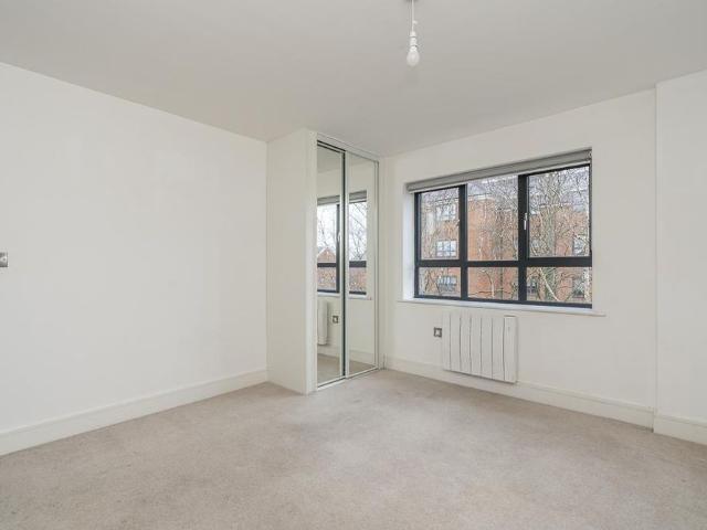 Apartment for rent in Gun Hill Park, Rushmoor