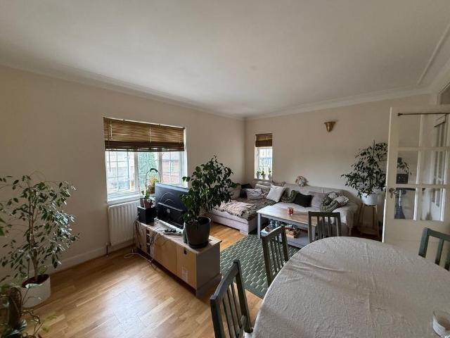 Apartment for rent in Preston, Greater London
