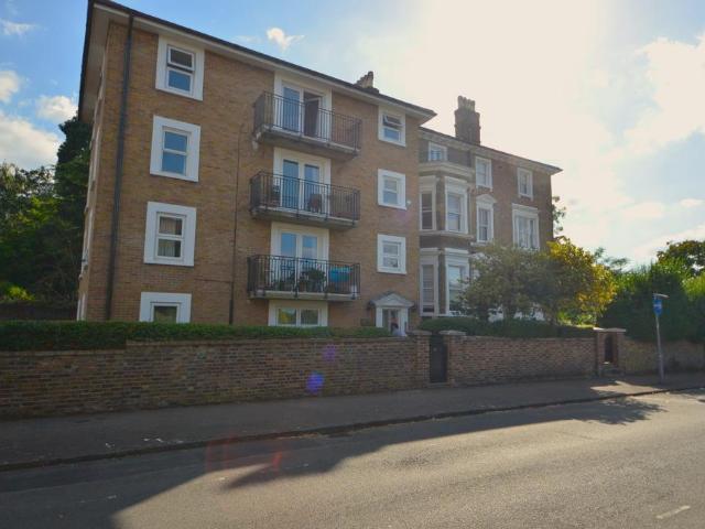 Flat for rent in Surbiton, Greater London