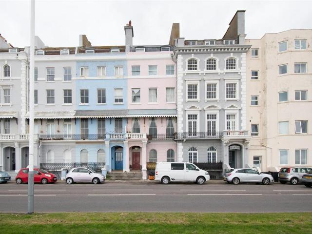 Flat for rent in West Marina, Guestling Green