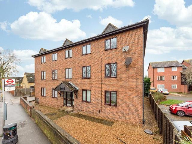 Flat for rent in Lonesome, Greater London