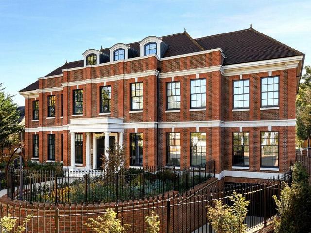 Flat for rent in Hadley Wood, Greater London