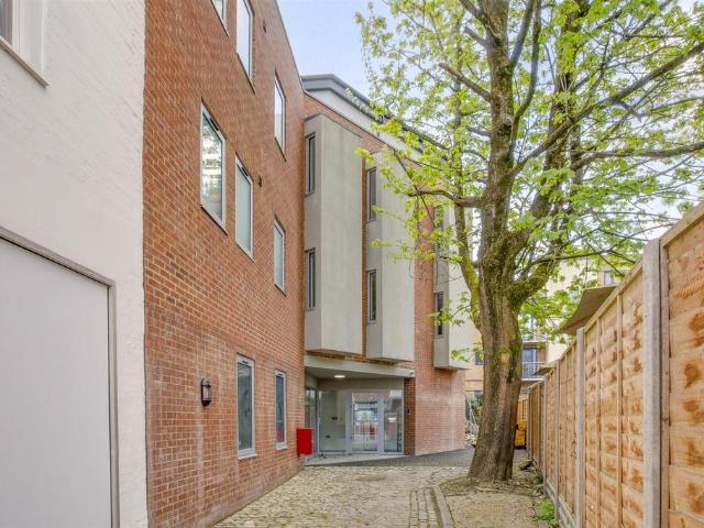 Flat for rent in Cressex, Isle Of Man