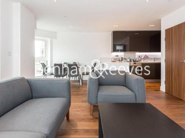 Flat for rent in London Borough of Ealing, Greater London