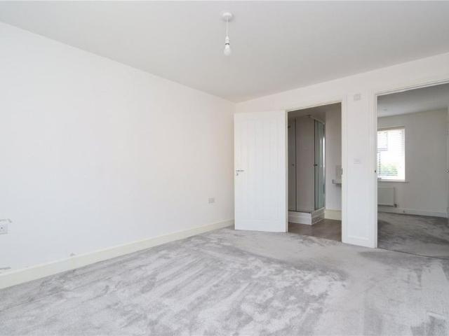 Apartment for rent in Kingsmead, Shenley Brook End