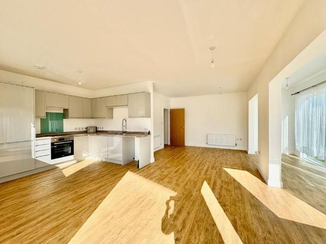 Apartment for rent in Regent Quay, Oad Street