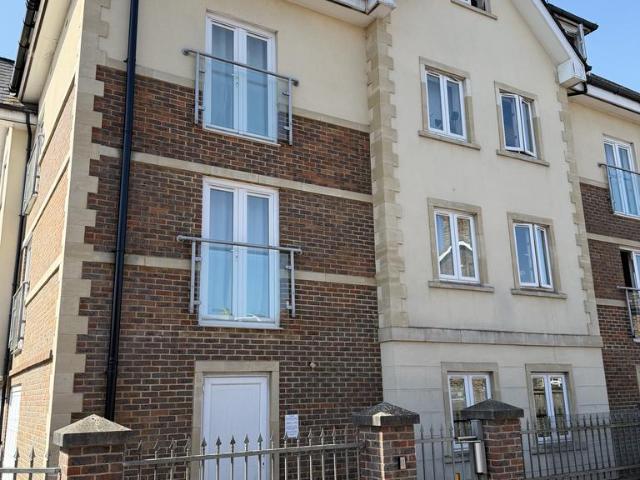 Flat for rent in Perryfields, West Sussex
