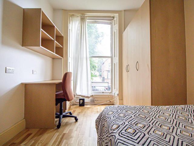 Flat for rent in Hyde Park, West Yorkshire
