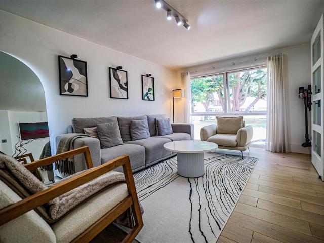 Apartment for rent in Woodhall Farm, Pouchen End