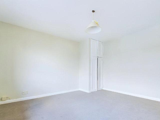Apartment for rent in Hampton, Greater London