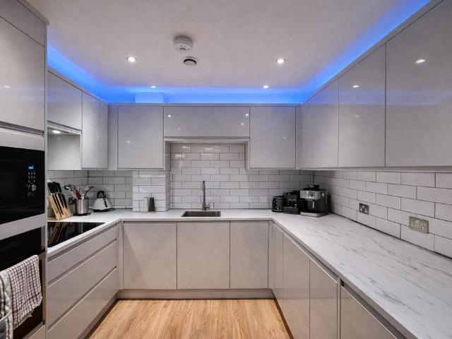 Flat for rent in City Centre, Georgia
