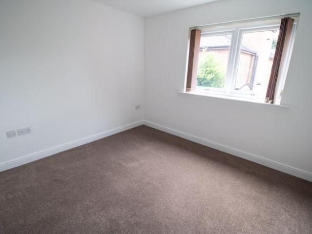Apartment for rent in Moses Gate, Lee Bank