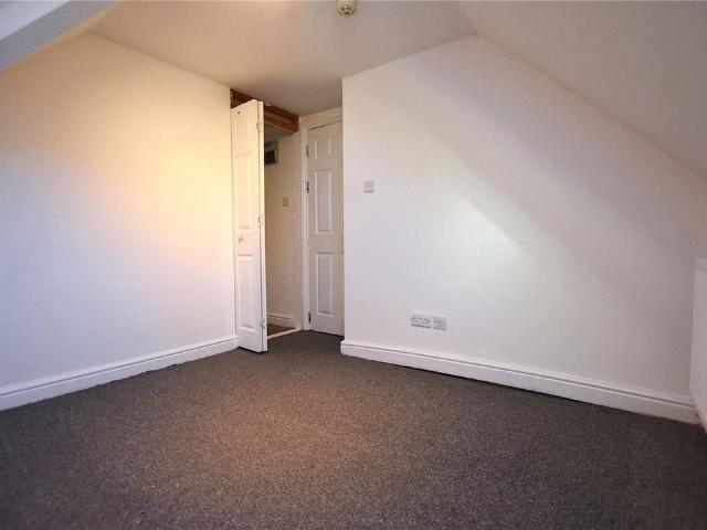 Apartment for rent in London Borough of Croydon, Cat Hill