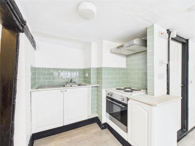 Apartment for rent in Perryfields, West Sussex