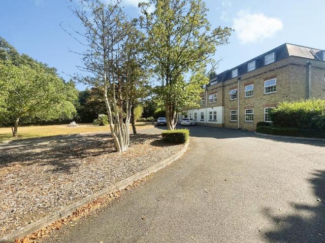 Flat for rent in Cranbourne, Winkfield