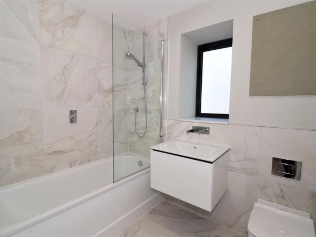 Apartment for rent in St James, Sandown Park