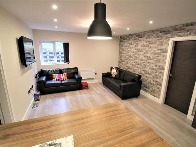 Apartment for rent in Hyde Park, West Yorkshire