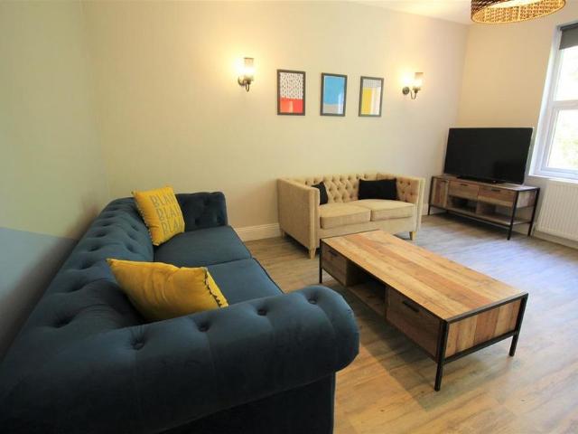 Apartment for rent in Hyde Park, West Yorkshire