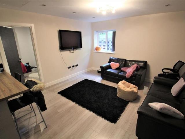 Apartment for rent in Hyde Park, West Yorkshire