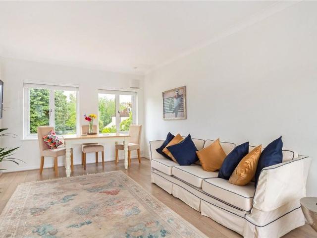 Apartment for rent in Eton