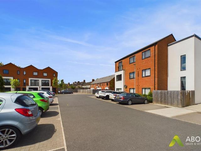 Flat for rent in Horninglow and Eton, Beamhurst