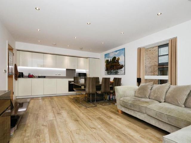Apartment for rent in Greenhill, Greater London