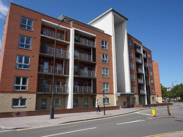 Flat for rent in Chinatown, Calderstones