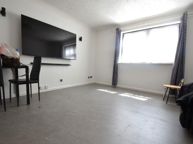 Apartment for rent in New Bedfont, Greater London